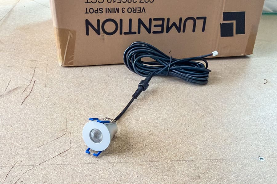 Karton mit LED-Einbauspots Lumention